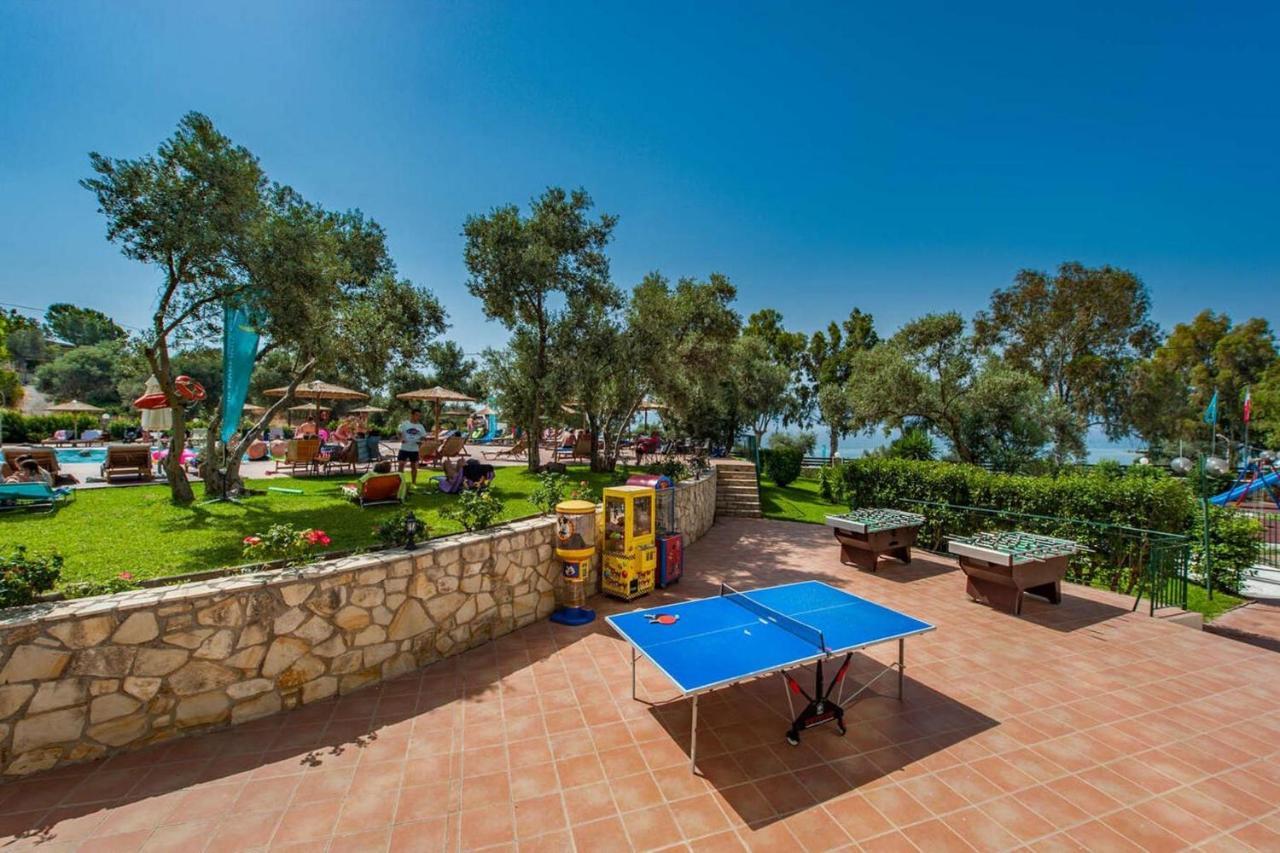 Evia Riviera Resort Amarynthos Esterno foto